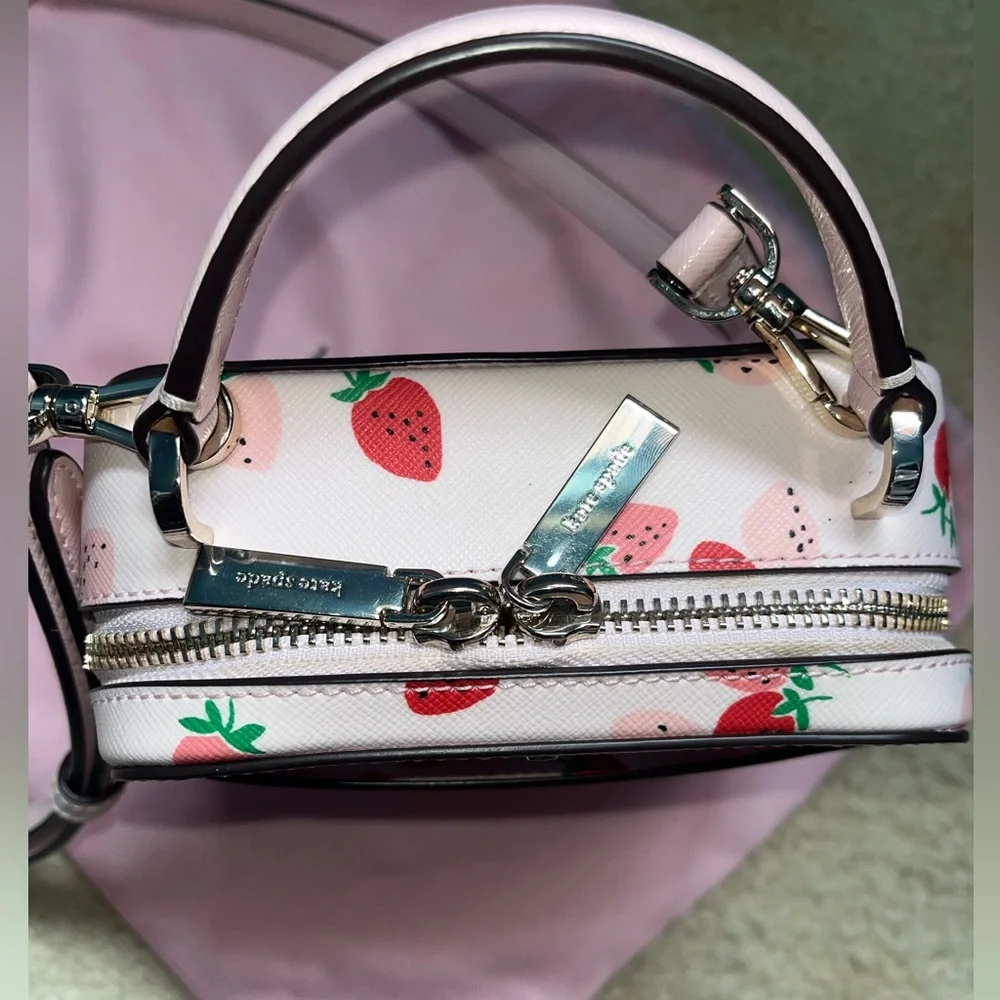 Kate spade strawberry collection very very rare vanity purse - Picture 4 of 8